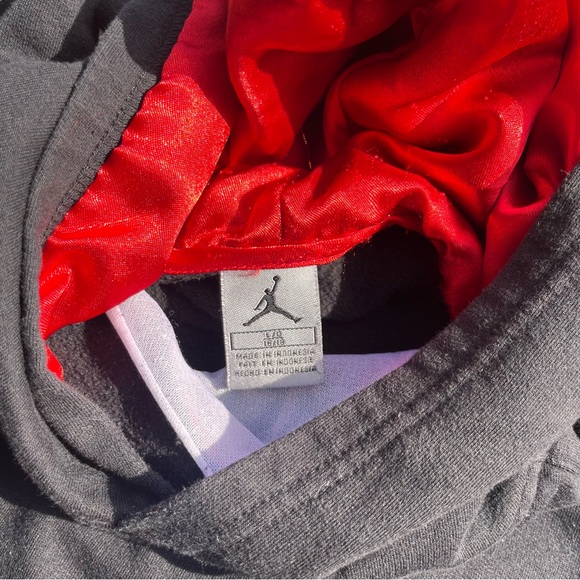 Black and Red Vintage Air Jordan Hoodie - Picture 8 of 9